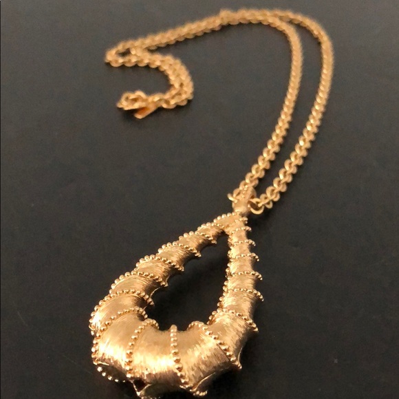 VINTAGE MONET TEARDROP NECKLACE & CLIP ON EARRINGS - Picture 3 of 14